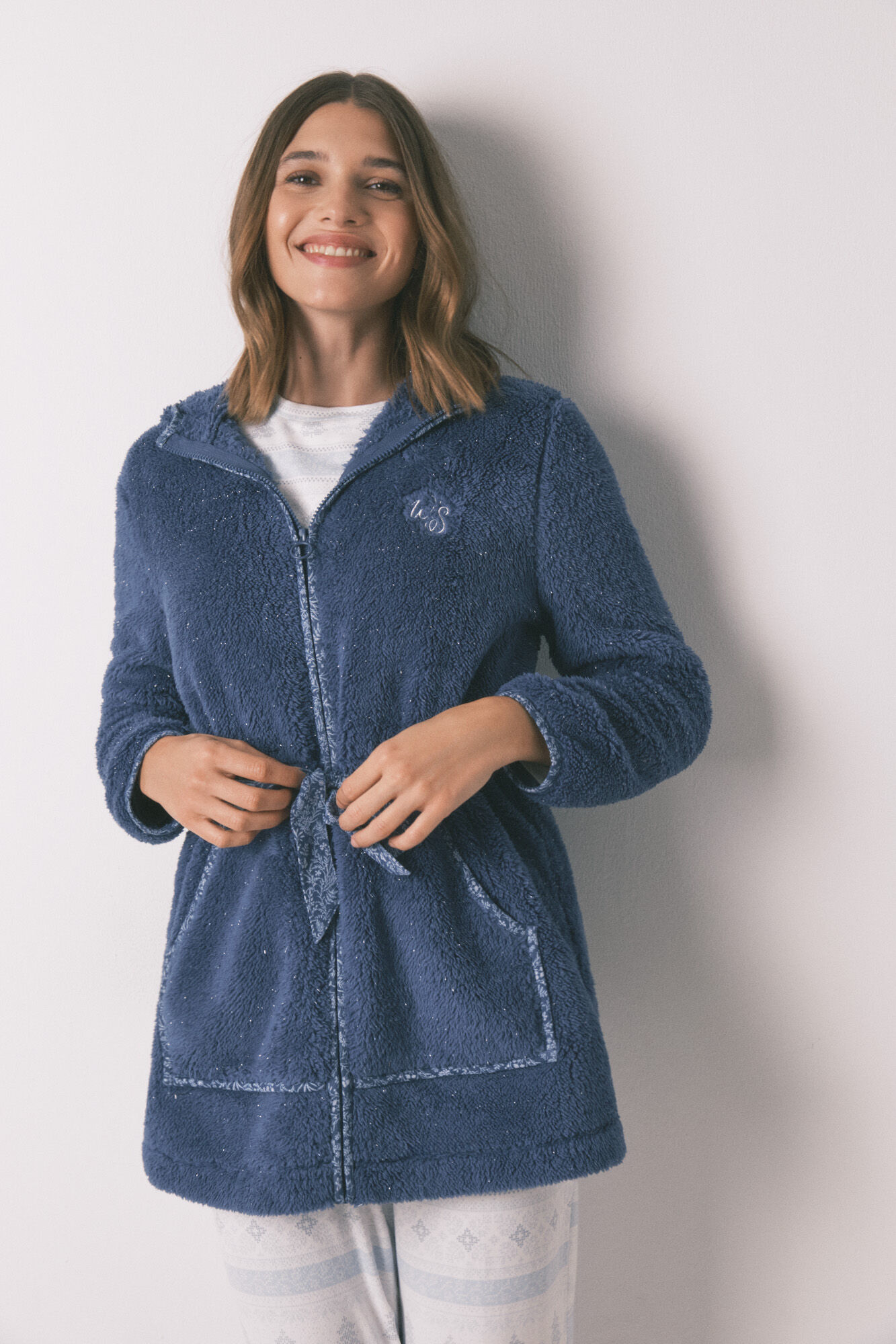 Women'secret Bata midi con capucha de forro polar de l&uacute;rex azul