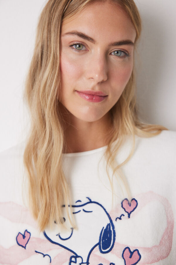 Womensecret Pijama larga de forro polar suave con lazos de Snoopy marfil