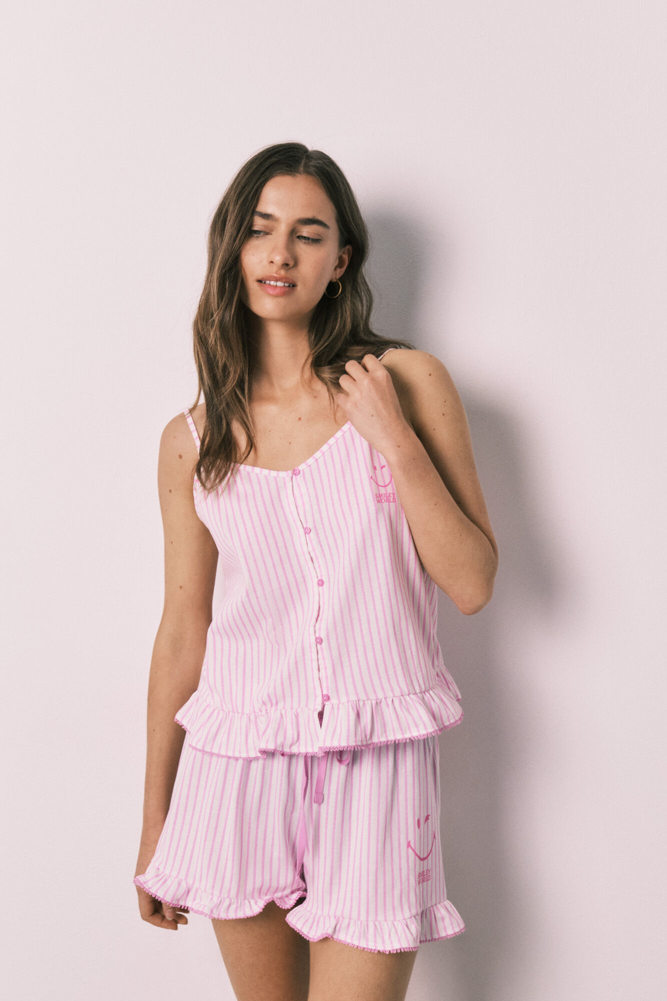 Women'secret Pijama corta de tirantes de algod&oacute;n SmileyWorld&reg; de rayas con volantes