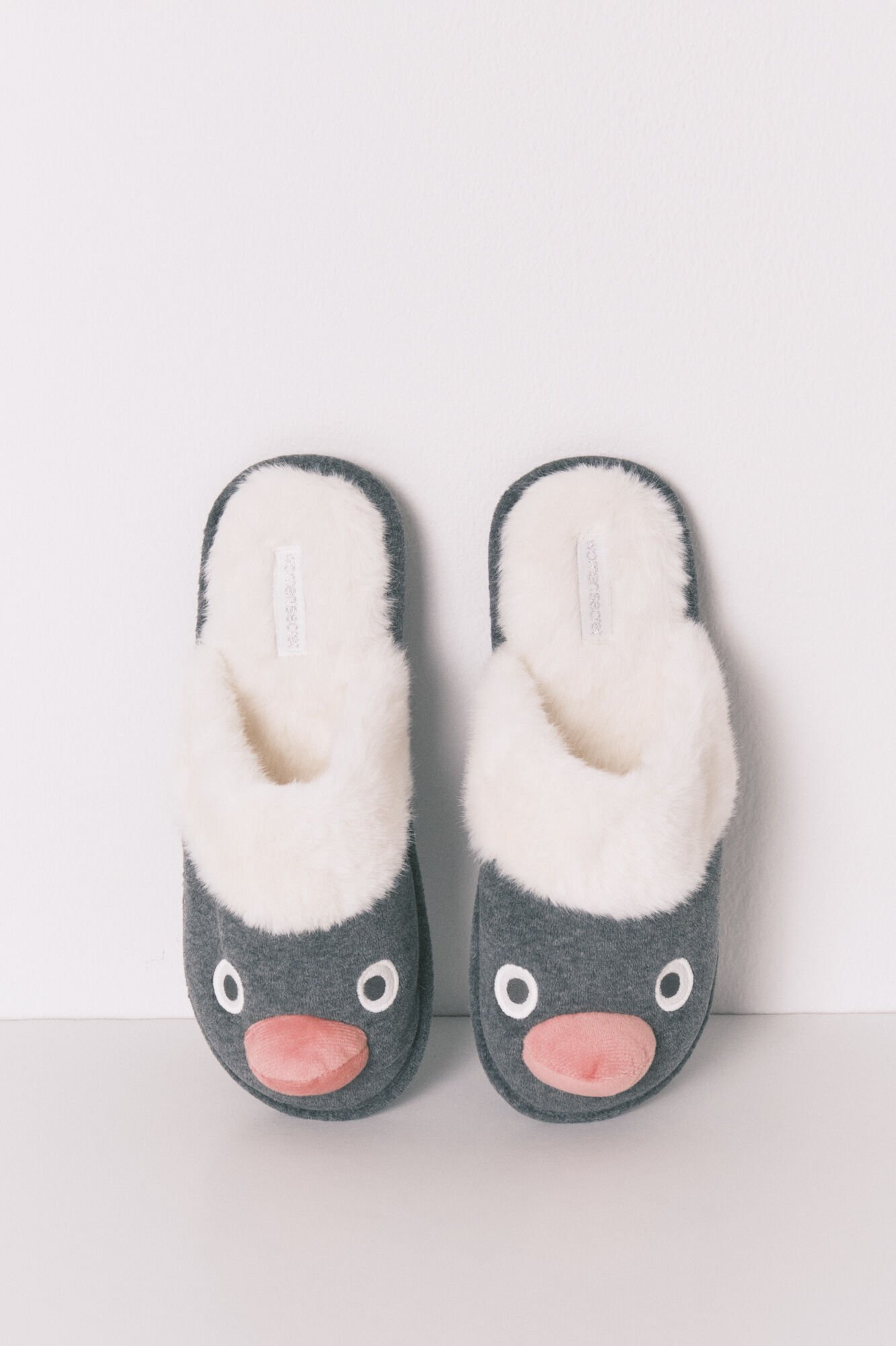Women'secret Pantuflas Pingu 3D gris