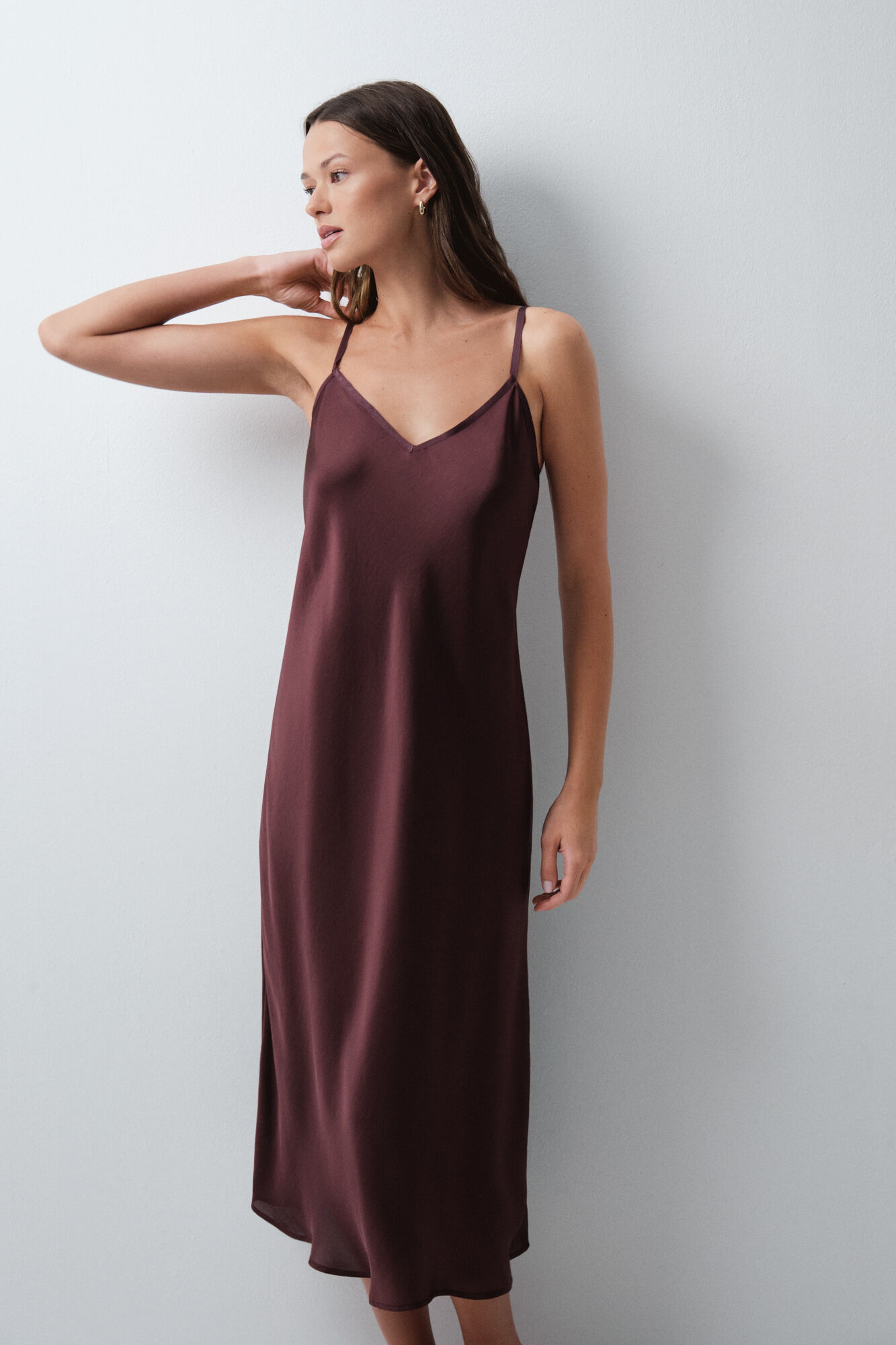 Women'secret Camis&oacute;n largo de tirantes satinado granate
