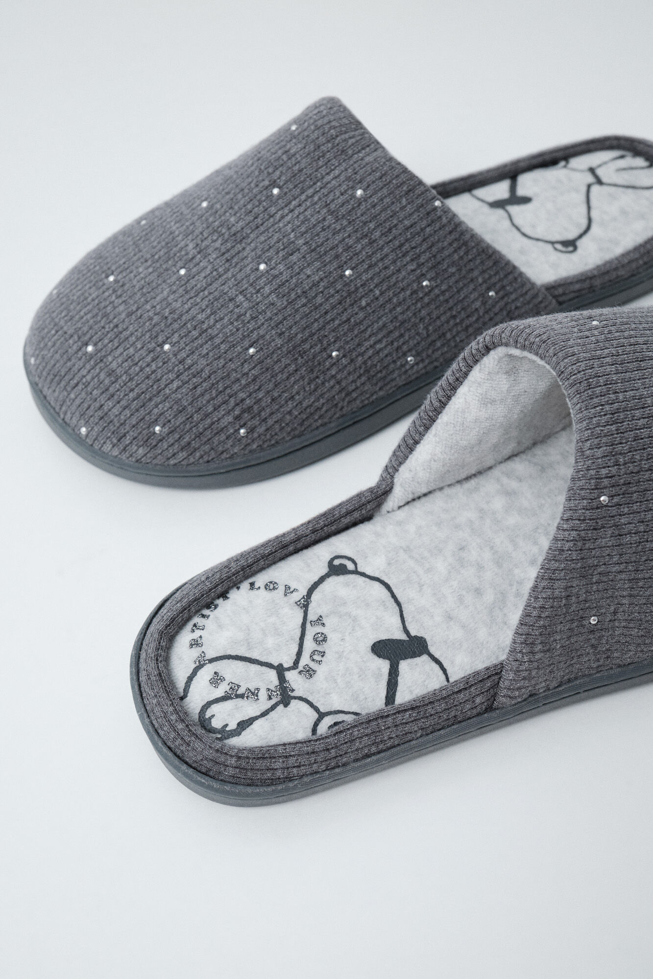 Women'secret Pantunflas Snoopy con tachas gris