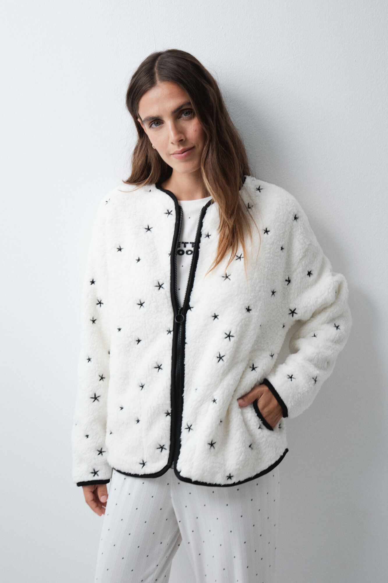 Women'secret Bata corta con estrellas bordadas
