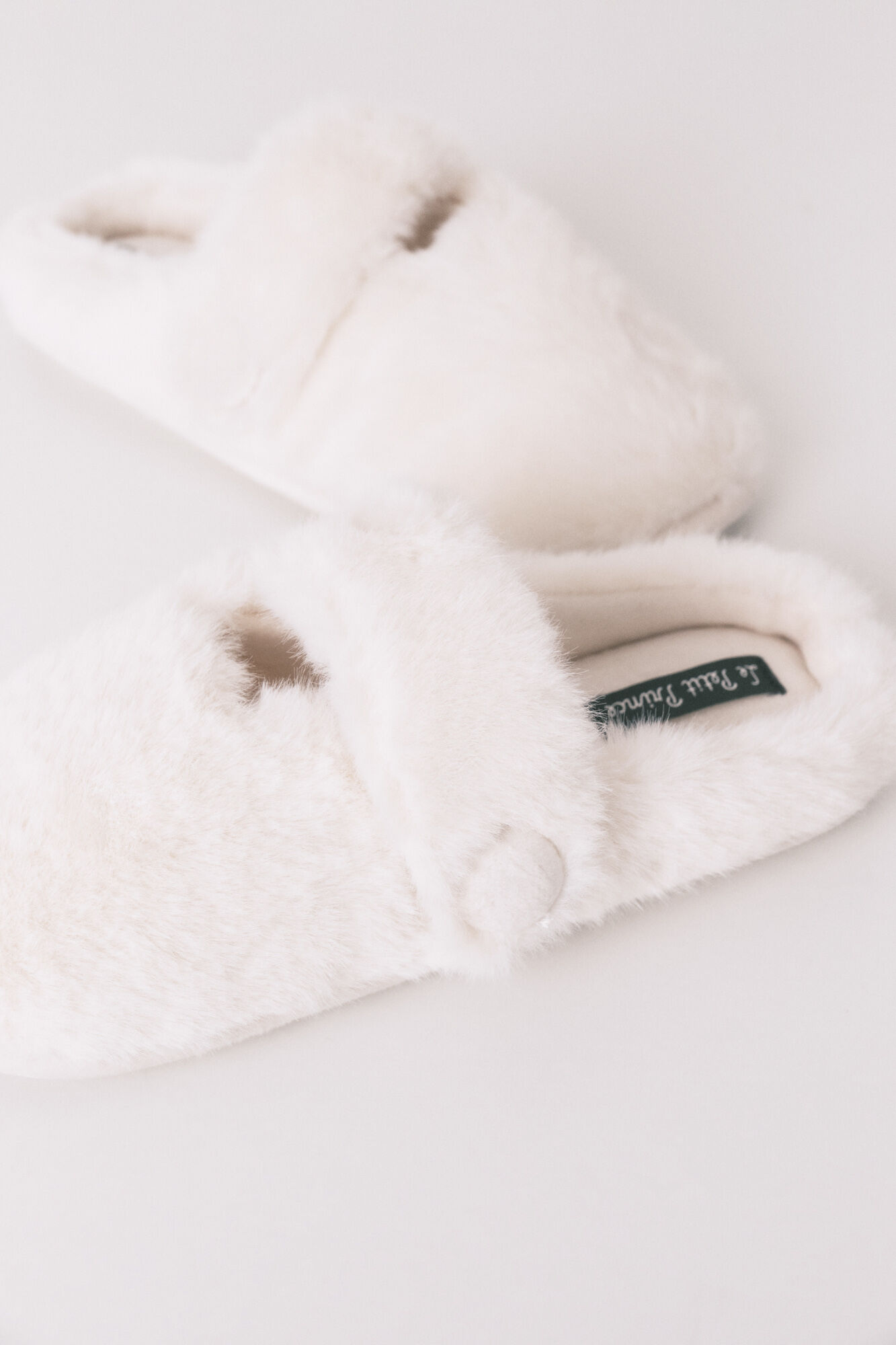 Women'secret Pantuflas mercedita de pelo blancas