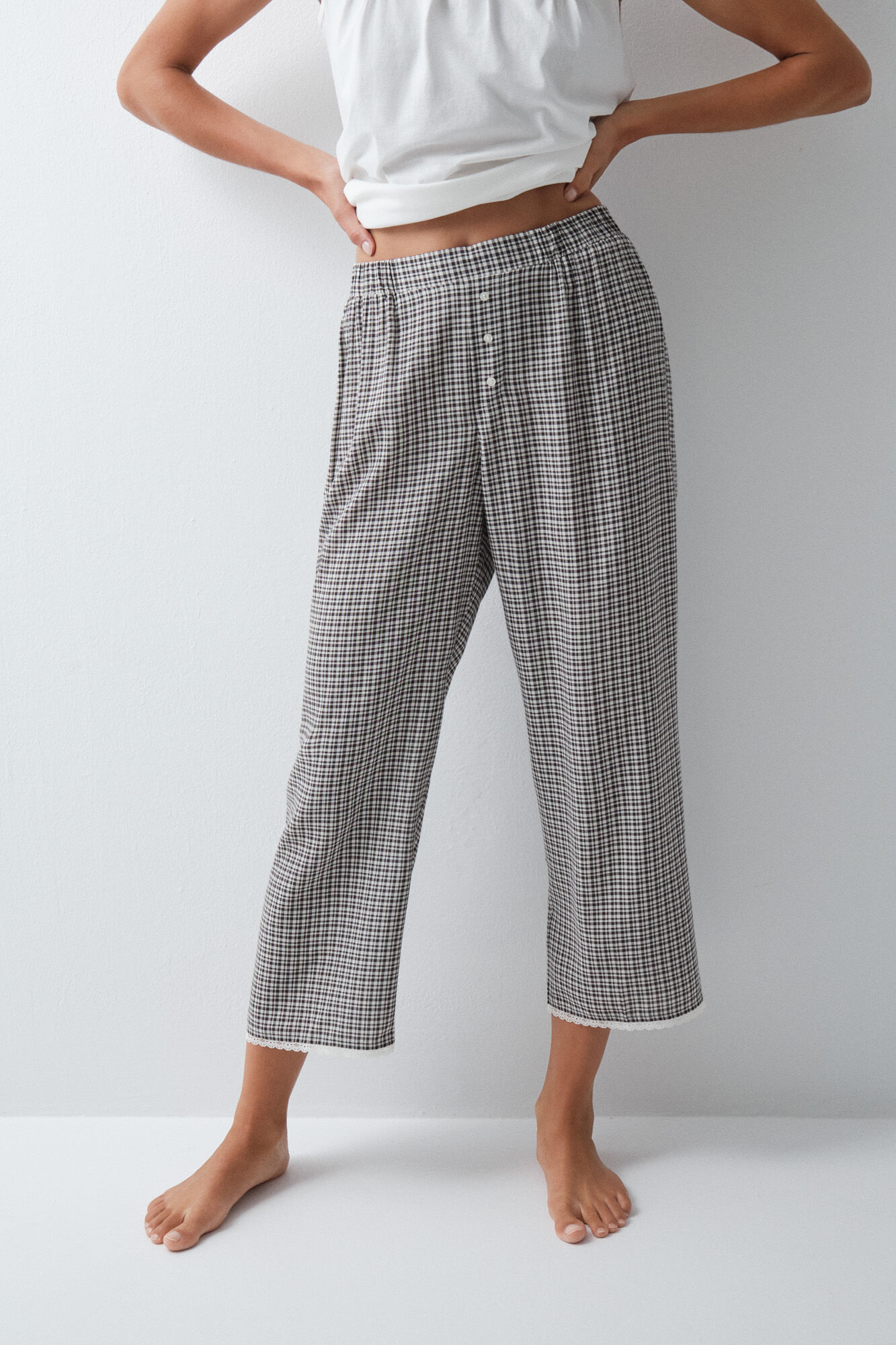 Women'secret Pantal&oacute;n capri a cuadros con encaje en los bajos