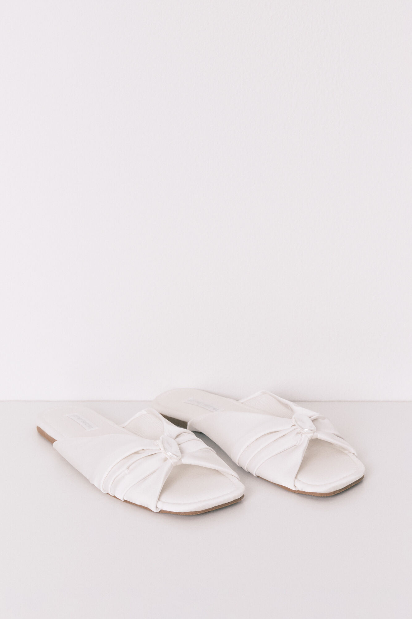 Women'secret Pantuflas sat&eacute;n blancas