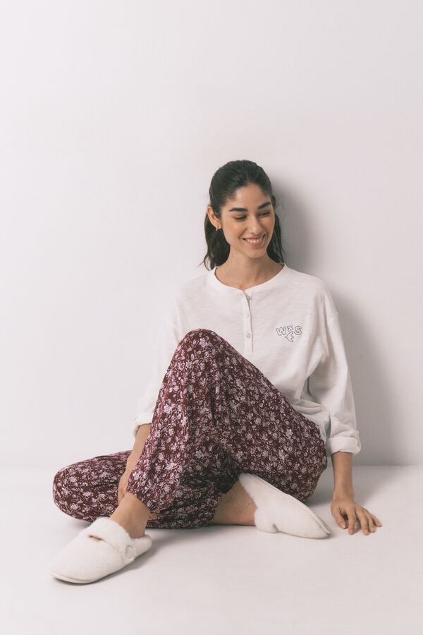 Womensecret Conjunto de zapatillas, pantal&oacute;n y camiseta 