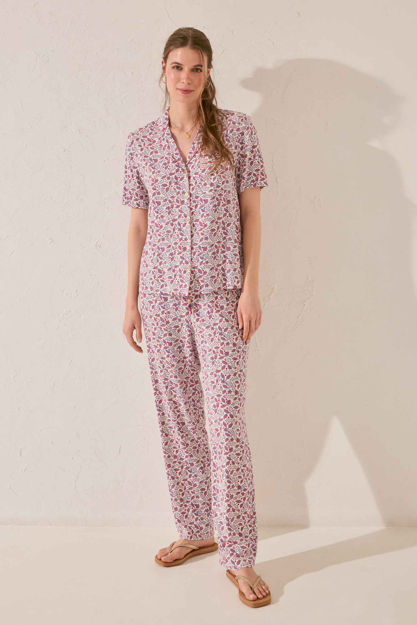 Pijama camisera de viscosa con estampado rosa